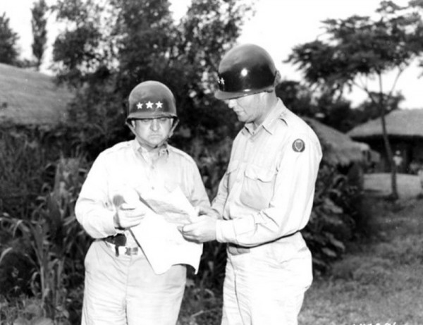 General Walker with MG DeanWalton-Walker-In-Korea.jpg